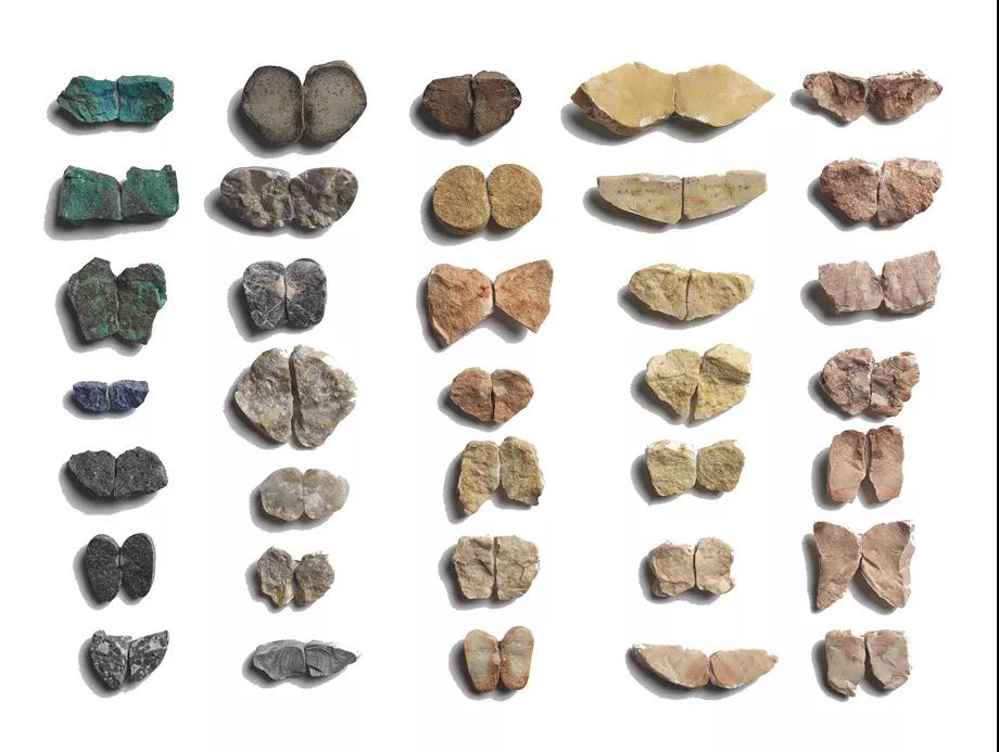 分裂的石块系列, 胸针, 2006-2019, 石头, 不锈钢, 胶水 ©Vered Kaminski & Elie Posner